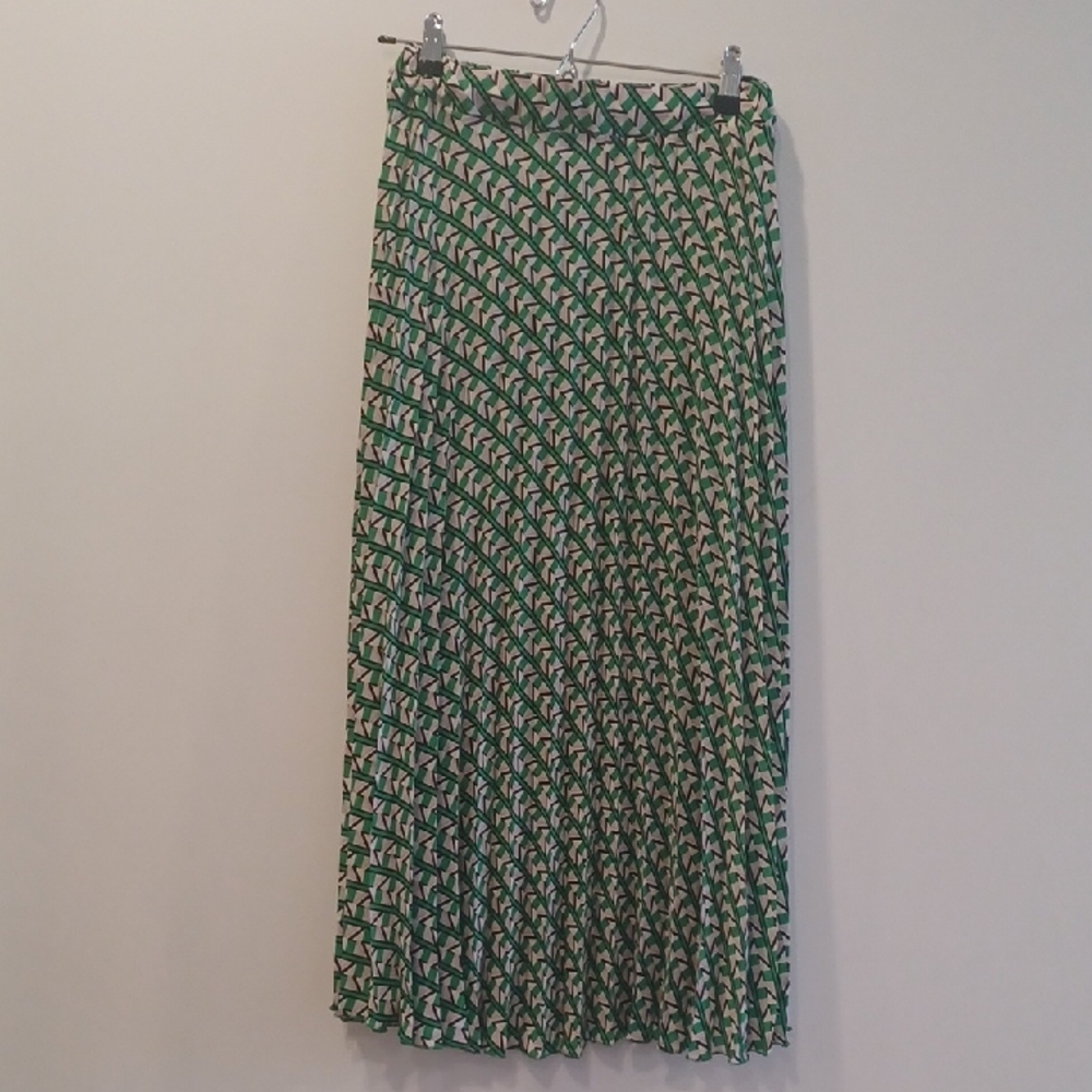 Ara Green and White Geometric Pleated Maxi Skirt
